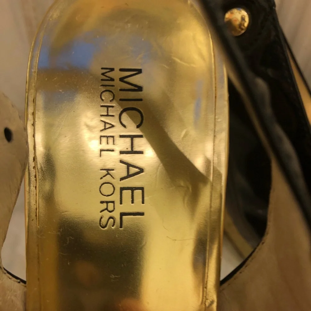 MICHAEL Michael Kors Black Patent Leather Wedge Sandals Espadrille Gold Stud 8.5